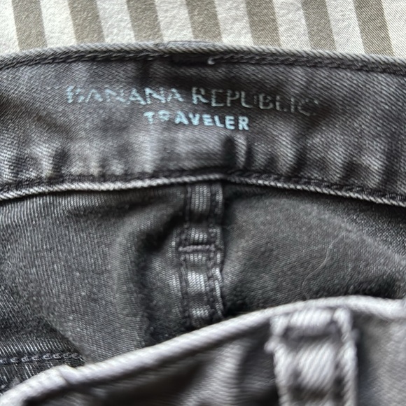 Banana Republic Men’s Traveler Jean - Slim Fit - Picture 3 of 4